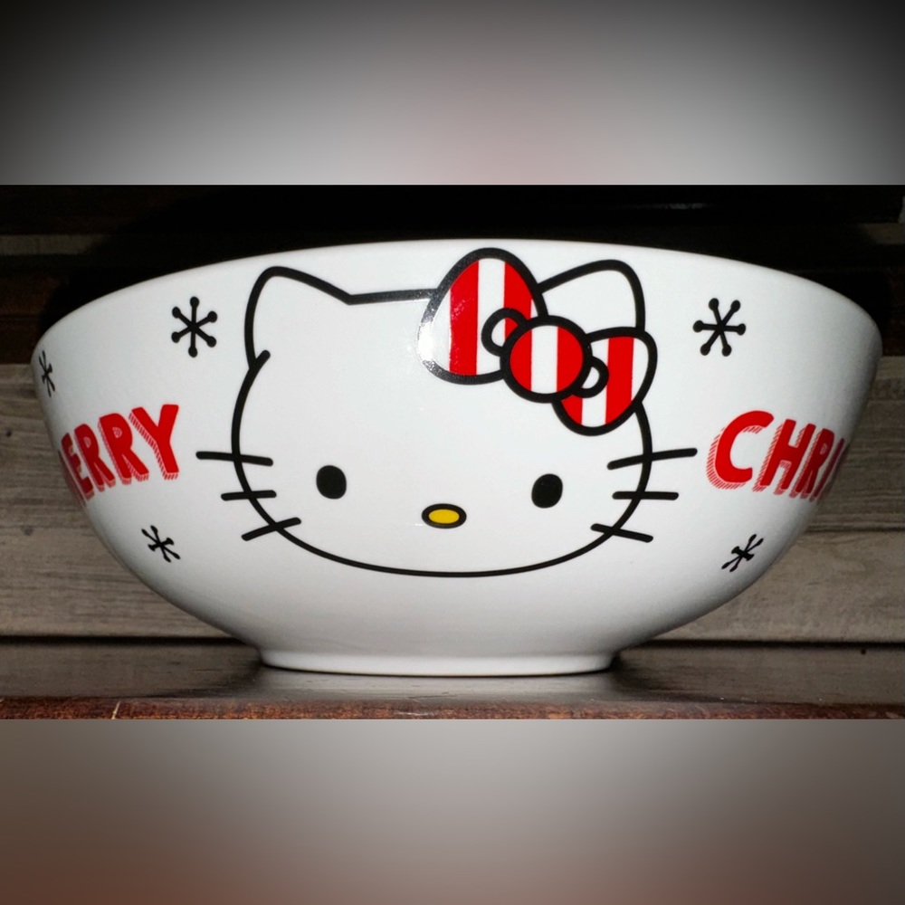 Super Cute 🥰 Hello Kitty salad bowl/ chips bowl - NEW
